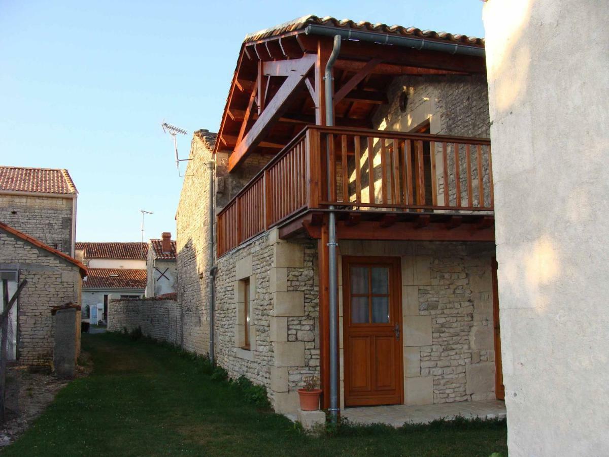 Appartement Au col de Cygne à Blanzac-les-Matha Extérieur photo