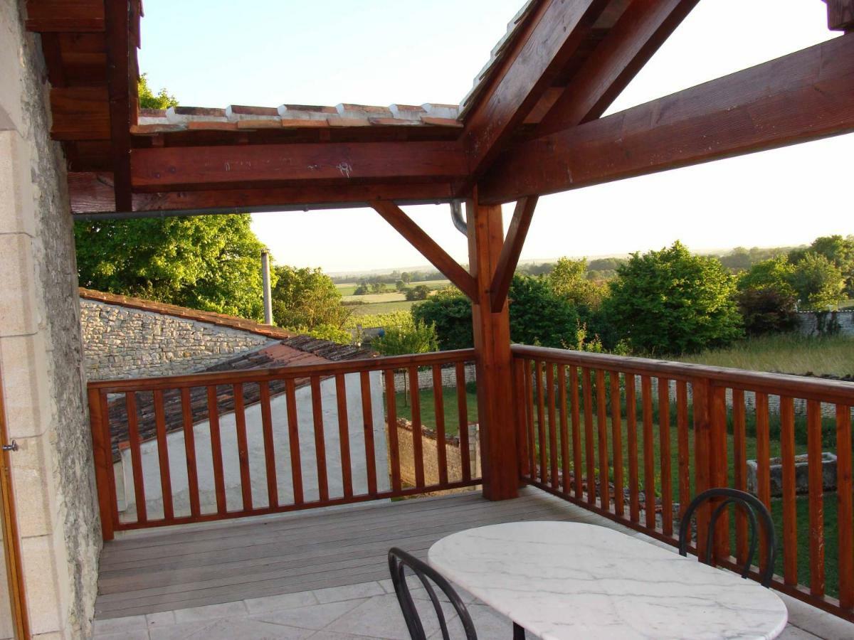 Appartement Au col de Cygne à Blanzac-les-Matha Extérieur photo